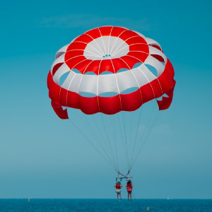 biru langit, merah